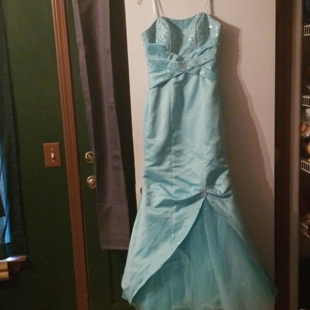 Mori Lee Mermaid prom gown